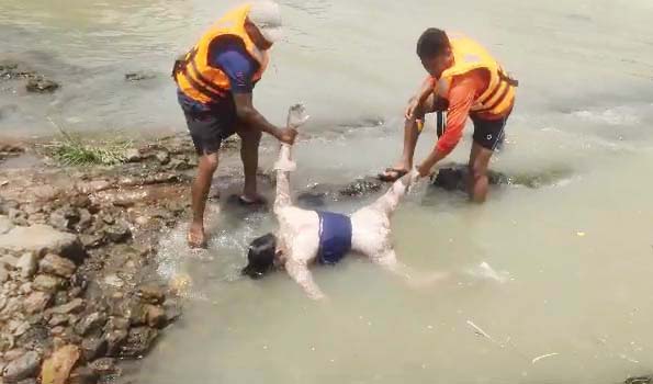केलो नदी में डूबे युवक की तीन दिन बाद मिली लाश केलो नदी में डूबे युवक की तीन दिन बाद मिली लाश