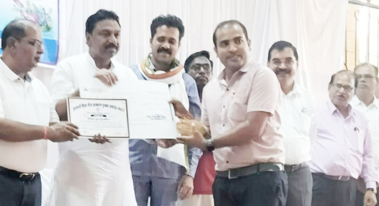 शिक्षादूत पुरस्कार से सम्मानित हुए थनेन्द्र