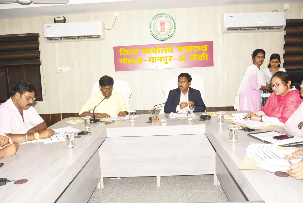 संभागायुक्त कावरे ने जिला और तहसील कार्यालय का किया निरीक्षण