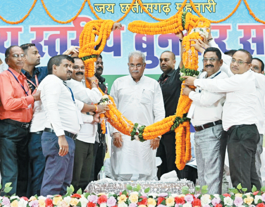 हाथकरघा में तैयार कपड़ों से बनेंगे स्कूली ड्रेस, सीएम की घोषणा