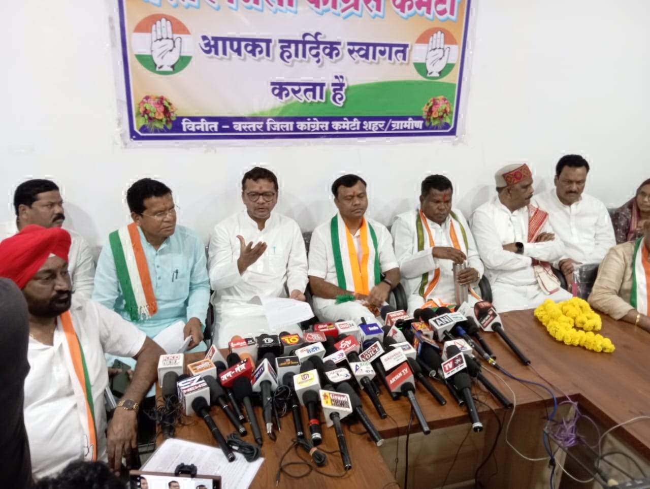कांग्रेस ने बस्तर की जनता की तरफ से गृहमंत्री अमित शाह से पूछे 9 सवाल कांग्रेस ने बस्तर की जनता की तरफ से गृहमंत्री अमित शाह से पूछे 9 सवाल