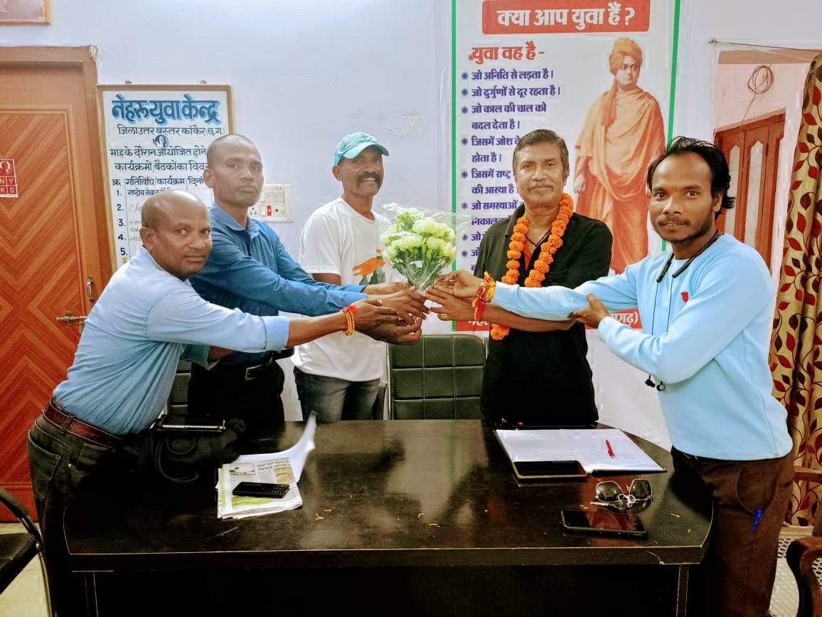 पद्मश्री  अजय मंडावी से सौजन्य भेंट 