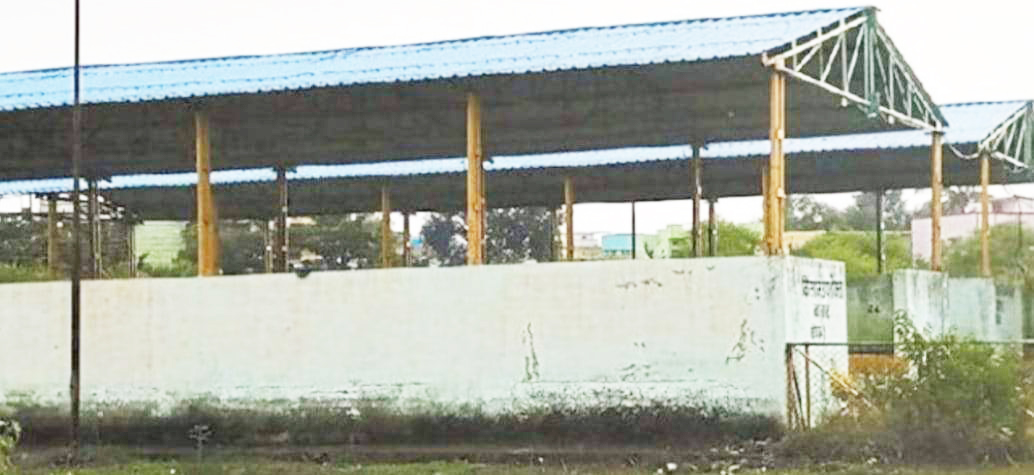 उपभोक्ता बाजार निर्माण के साढ़े 4 साल बाद जर्जर, 