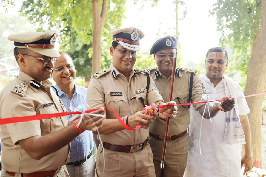 आईजी अजय यादव ने किया डीआईजी कार्यालय का उद्घाटन आईजी अजय यादव ने किया डीआईजी कार्यालय का उद्घाटन