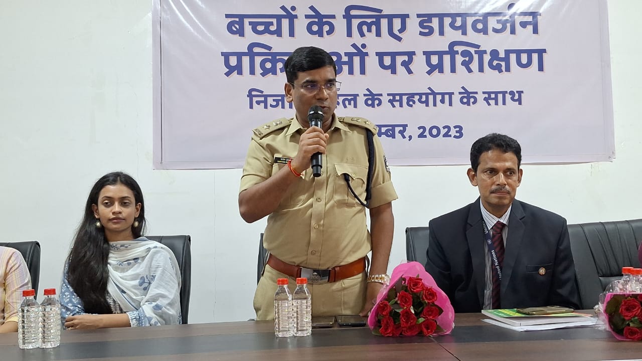 विधि से संघर्षरत बालकों को समाज की मुख्यधारा से जोडऩे पर जोर