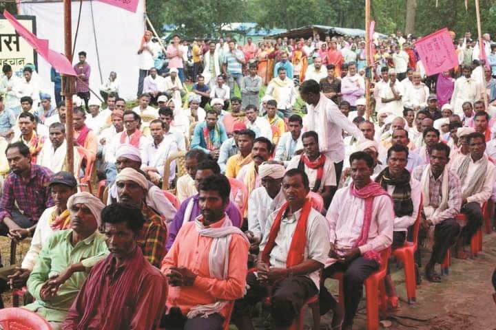 नगर पालिका का घेराव कर भाजपा कार्यकर्ताओं ने किया प्रदर्शन