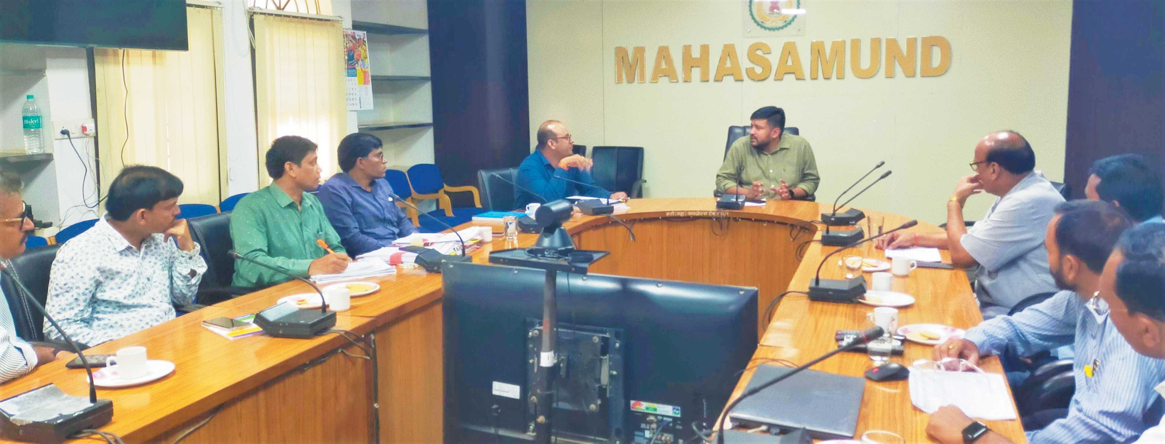 कलेक्टर ने ली राजनीतिक दलों की बैठक कलेक्टर ने ली राजनीतिक दलों की बैठक
