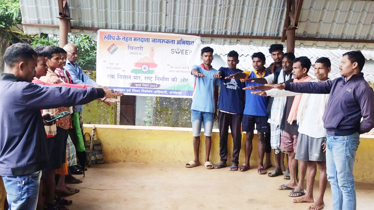 श्रमिक पंजीयन के साथ मतदान का प्रचार 