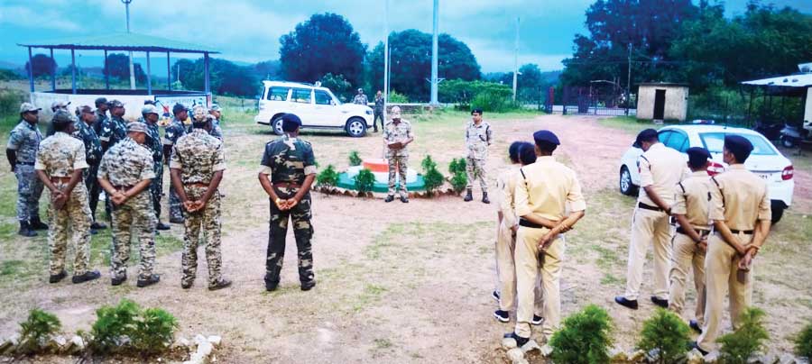 एसपी व एएसपी ने झारखण्ड सीमा का किया निरीक्षण