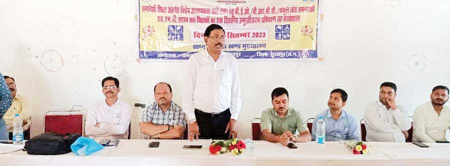 दिव्यांग छात्राओं को शिक्षा की मुख्य धारा से जोडक़र सर्वांगीण विकास करने चर्चा