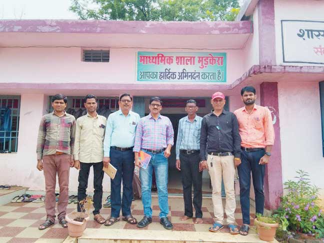 टीम भावना के साथ अकादमिक मॉनिटरिंग