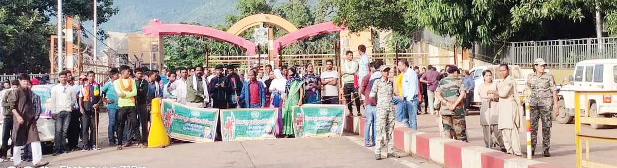 विश्वकर्मा पूजा के दिन सीआईएसएफ चेकपोस्ट पर धरना से घंटों बाधित रहा मार्ग