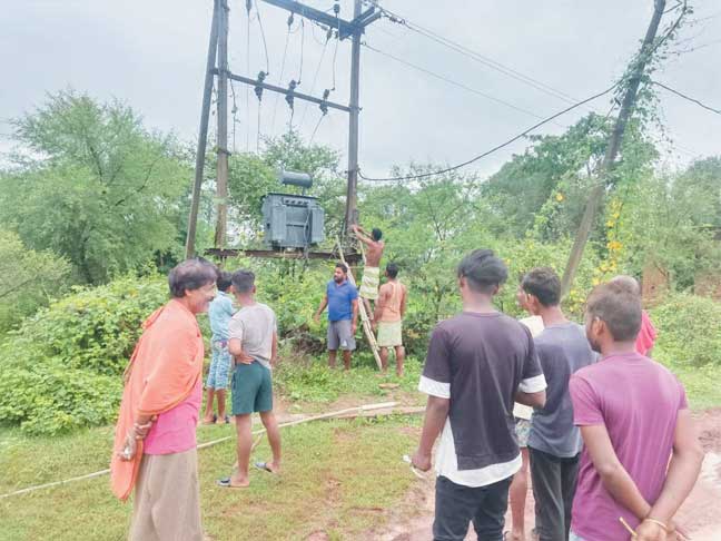 विधायक उत्तरी की पहल पर लेन्ध्रा छोटे में लो वोल्टेज की समस्या हुई दूर