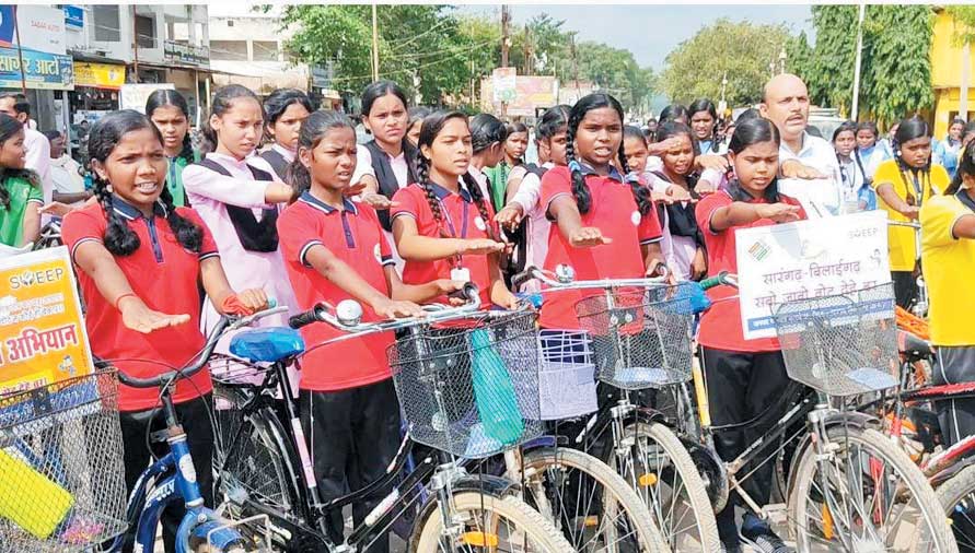 साइकिल रैली से मतदान करने का संदेश, ली शपथ