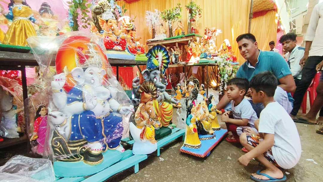 घर-पंडालों में कल विराजेंगे गौरीपुत्र गणेश, लंबोदर महाराज की होगी आवभगत घर-पंडालों में कल विराजेंगे गौरीपुत्र गणेश, लंबोदर महाराज की होगी आवभगत