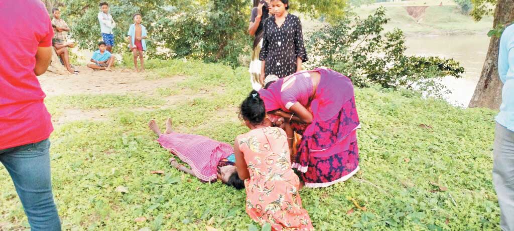 नदी पार करते समय गहरे पानी में डूबी महिला, हुई मौत नदी पार करते समय गहरे पानी में डूबी महिला, हुई मौत