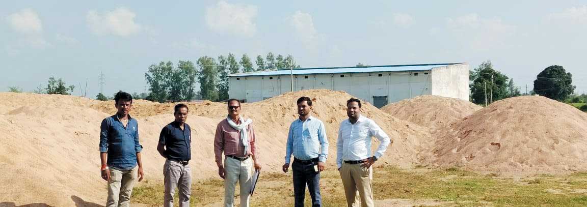 रेवेन्यू विभाग की कार्रवाई, अवैध रुप से भरे 15 हाइवा रेत जब्त