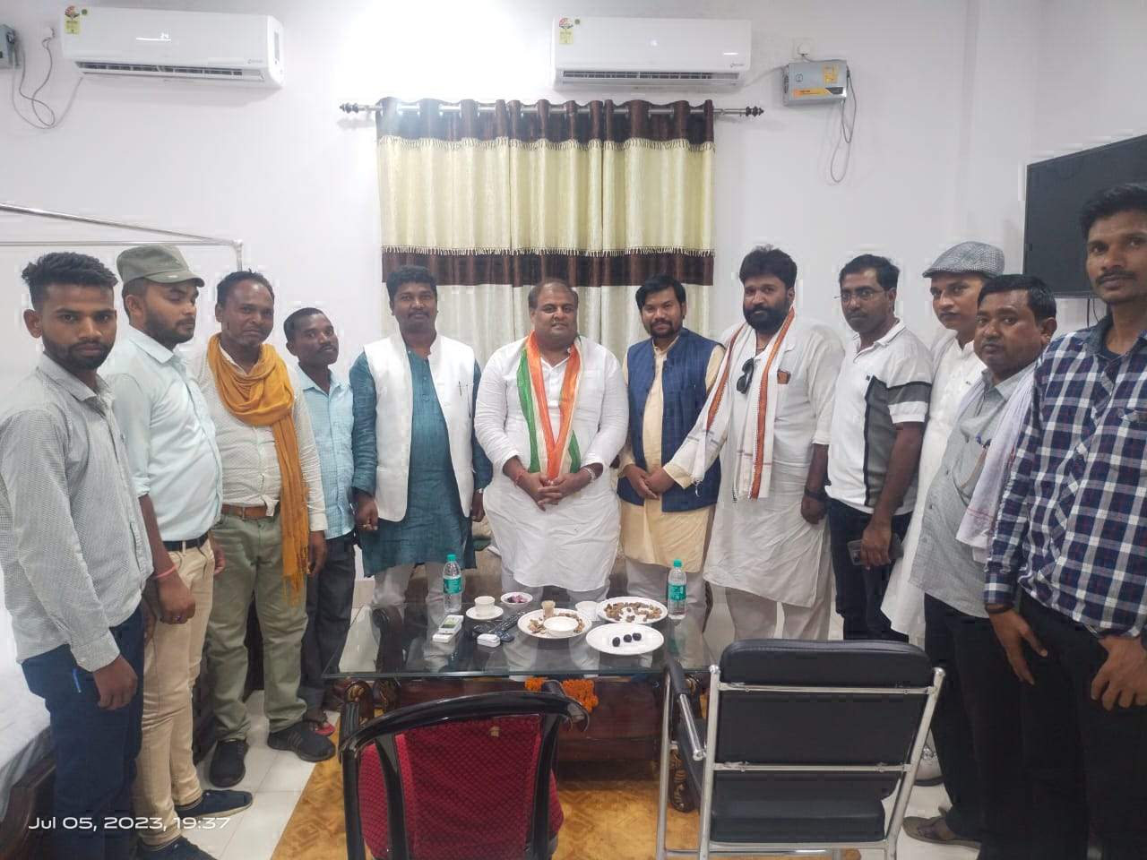 कांग्रेस के राष्ट्रीय सचिव व सह प्रभारी कार्यकर्ताओं से हुए रूबरू 