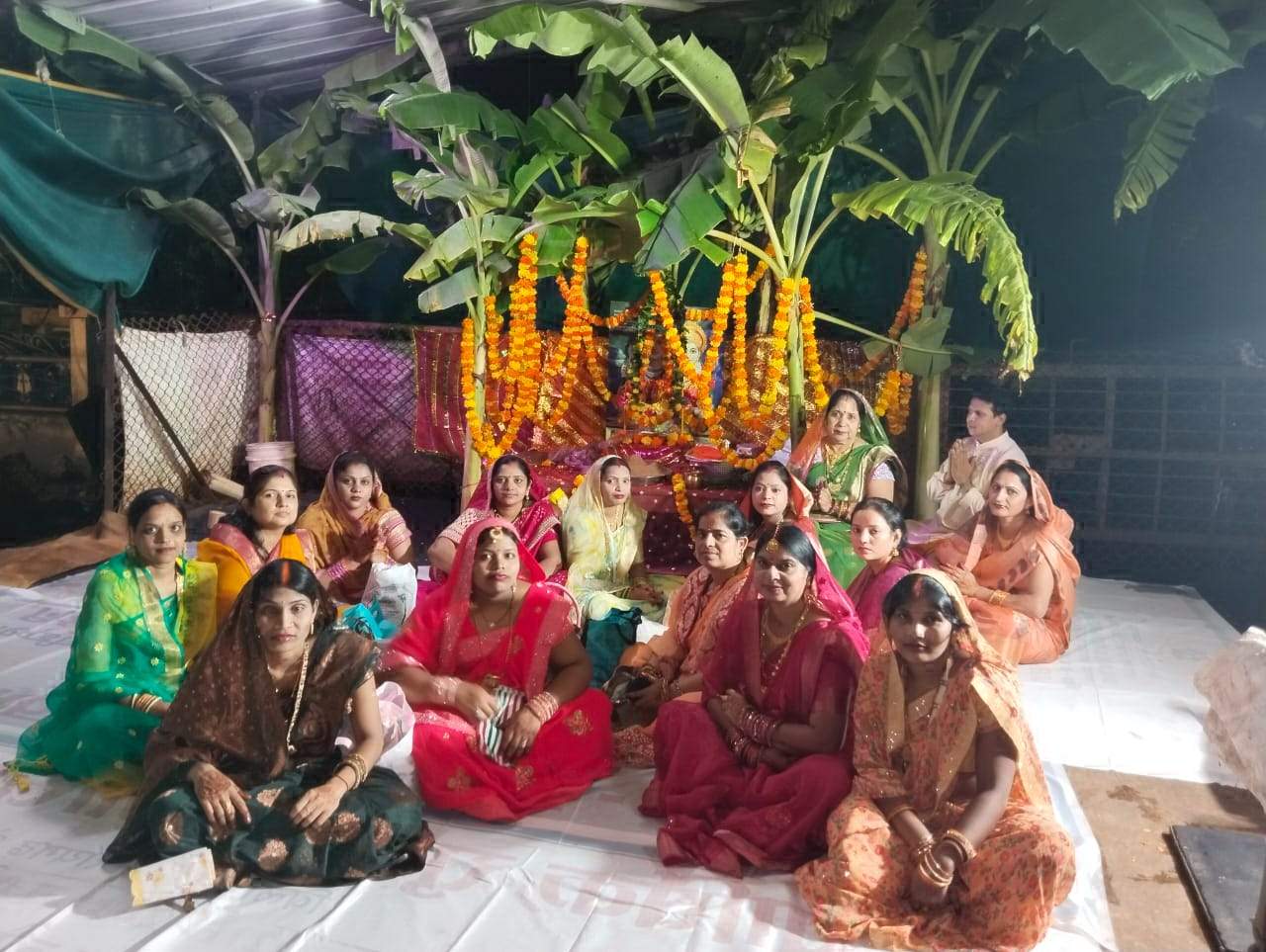 हरितालिका तीज पर महिलाओं ने की शिव-पार्वती की पूजा हरितालिका तीज पर महिलाओं ने की शिव-पार्वती की पूजा
