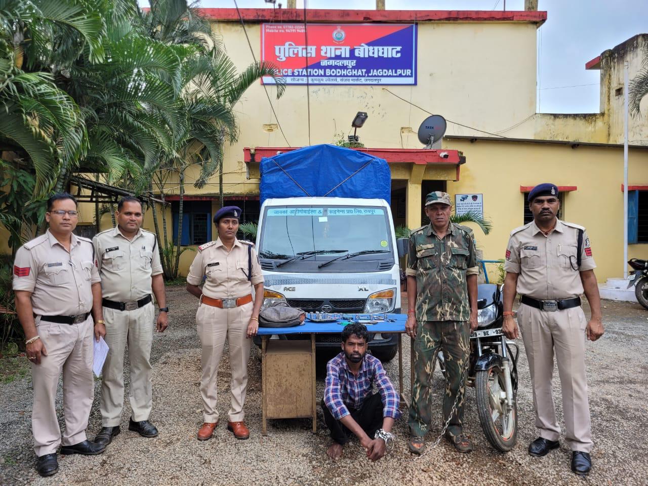 सीसीटीवी-साइबर सेल की मदद से वाहन चोरी का आरोपी गिरफ्तार सीसीटीवी-साइबर सेल की मदद से वाहन चोरी का आरोपी गिरफ्तार