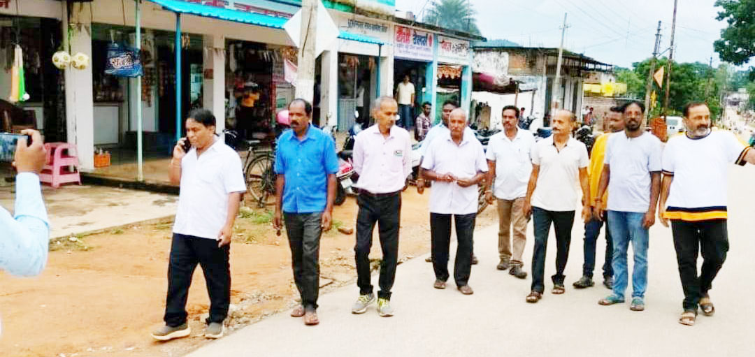 बगीचा के बीएमओ के  खिलाफ जनप्रतिनिधि हुए लामबंद, सत्याग्रह शुरू