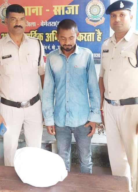 दो किलो गांजा के साथ युवक गिरफ्तार दो किलो गांजा के साथ युवक गिरफ्तार