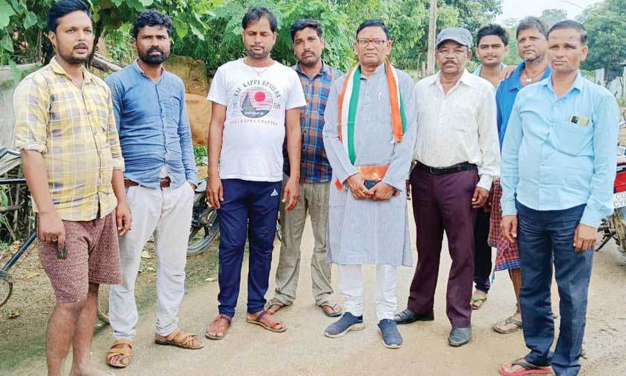 शक्कर कारखाना के अध्यक्ष लोगों से हुए रूबरू, सुनी समस्याएं