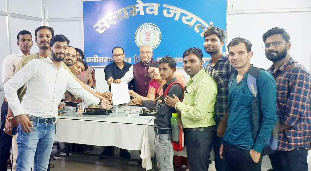 आयोग की मध्यस्थता से शिक्षक भर्ती वर्ग-2 के होल्ड अभ्यार्थियों को जारी किया गया नियुक्ति पत्र