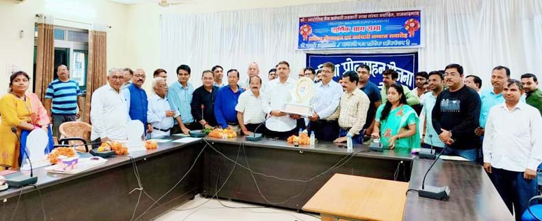 प्रतिभावान का किया सम्मान, कर्मचारियों का बढ़ाया मान प्रतिभावान का किया सम्मान, कर्मचारियों का बढ़ाया मान