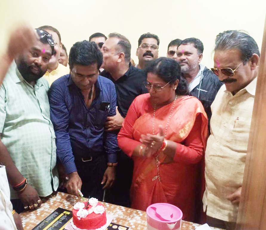 कांग्रेसियों व वरिष्ठ खिलाडिय़ों ने फिरोज का मनाया जन्मदिन कांग्रेसियों व वरिष्ठ खिलाडिय़ों ने फिरोज का मनाया जन्मदिन