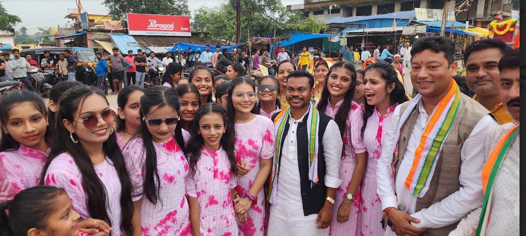 बाबा रामदेव की निकाली शोभायात्रा