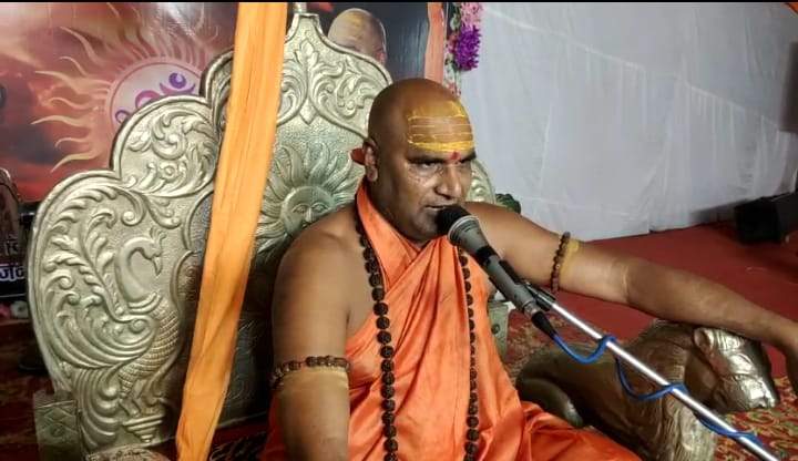 संत का काम शासक पर नियंत्रण व राजनीति करना नहीं-आत्मानंद सरस्वती संत का काम शासक पर नियंत्रण व राजनीति करना नहीं-आत्मानंद सरस्वती