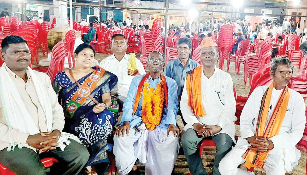 आदिवासी नेता मेहतरलाल सोरी भाजपा में हुए शामिल आदिवासी नेता मेहतरलाल सोरी भाजपा में हुए शामिल