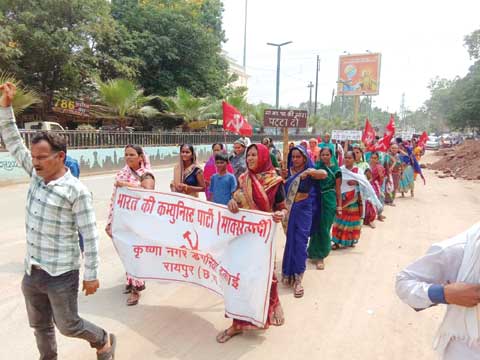 झुग्गीवासियों को पट्टे देने प्रदर्शन