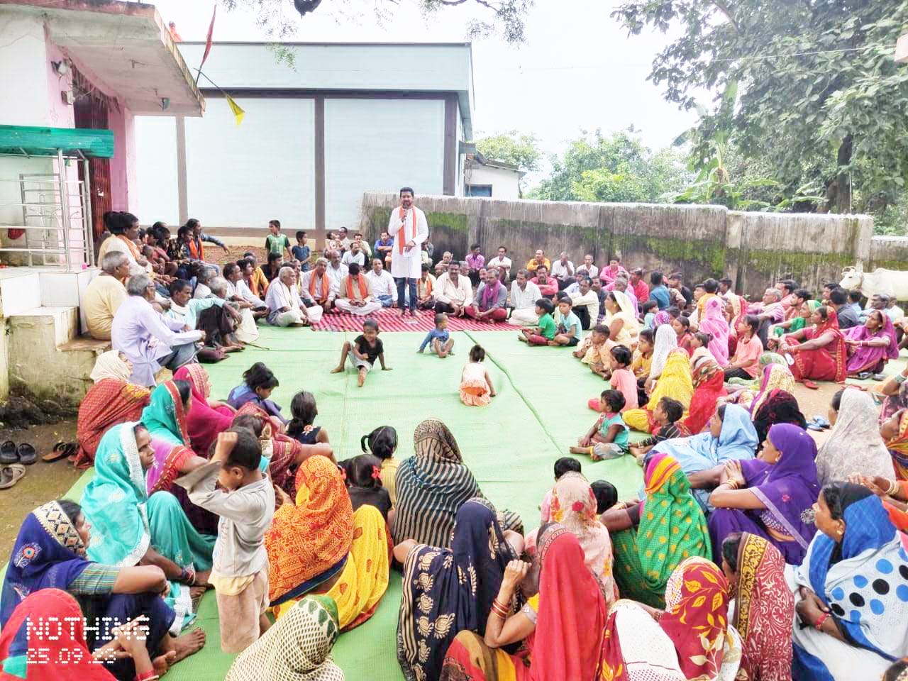 वनांचल क्षेत्र साल्हेवारा पहुँच विक्रांत ने मांगा समर्थन