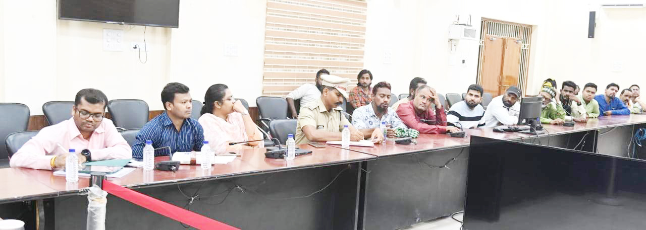गणेश विर्सजन व ईद ए मिलाद को शांतिपूर्ण माहौल एवं सौहार्द्रपूर्ण ढंग से मनाए जाने बैठक गणेश विर्सजन व ईद ए मिलाद को शांतिपूर्ण माहौल एवं सौहार्द्रपूर्ण ढंग से मनाए जाने बैठक