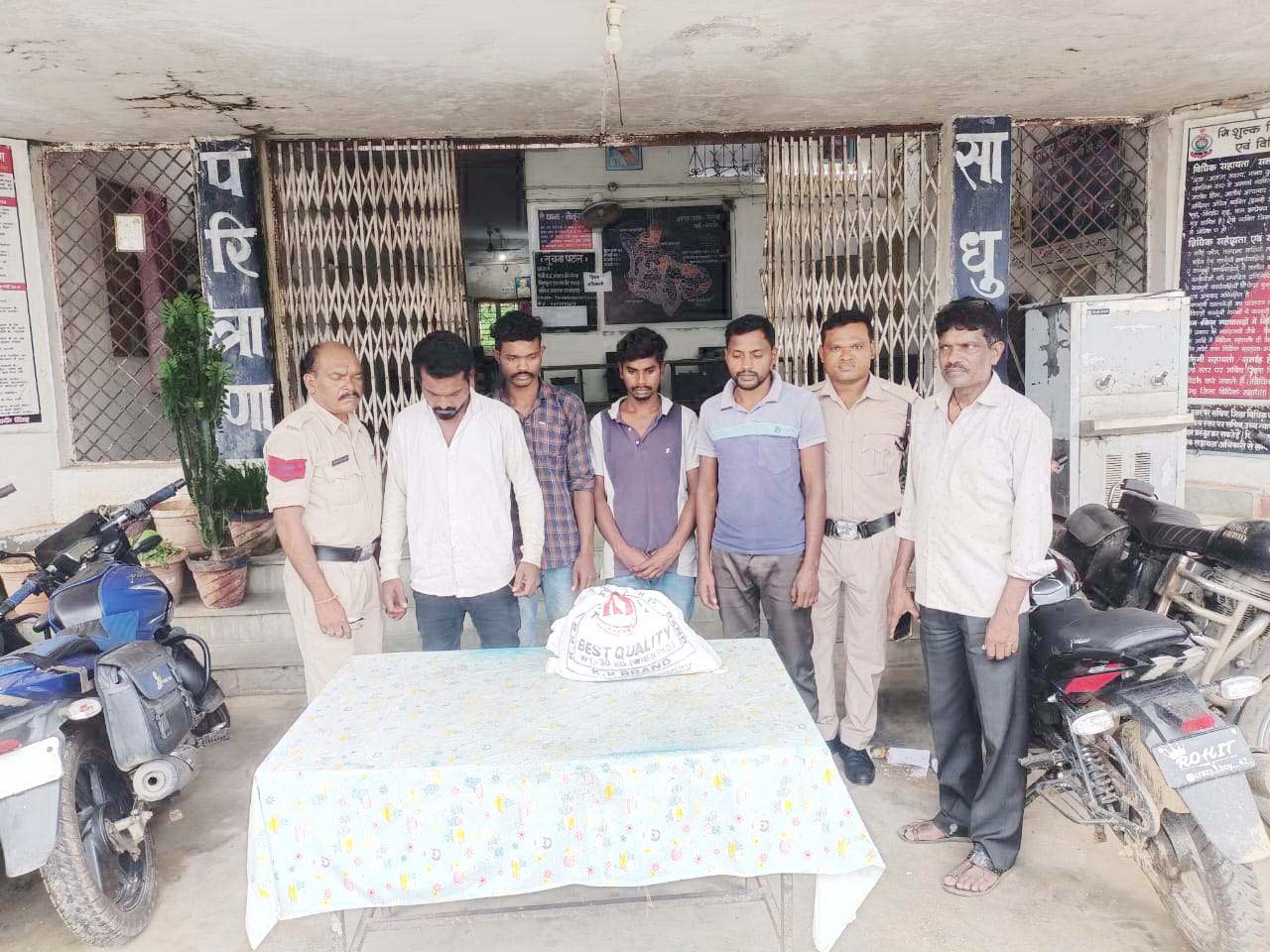 बाइक से गांजा तस्करी, 4 पकड़ाए बाइक से गांजा तस्करी, 4 पकड़ाए