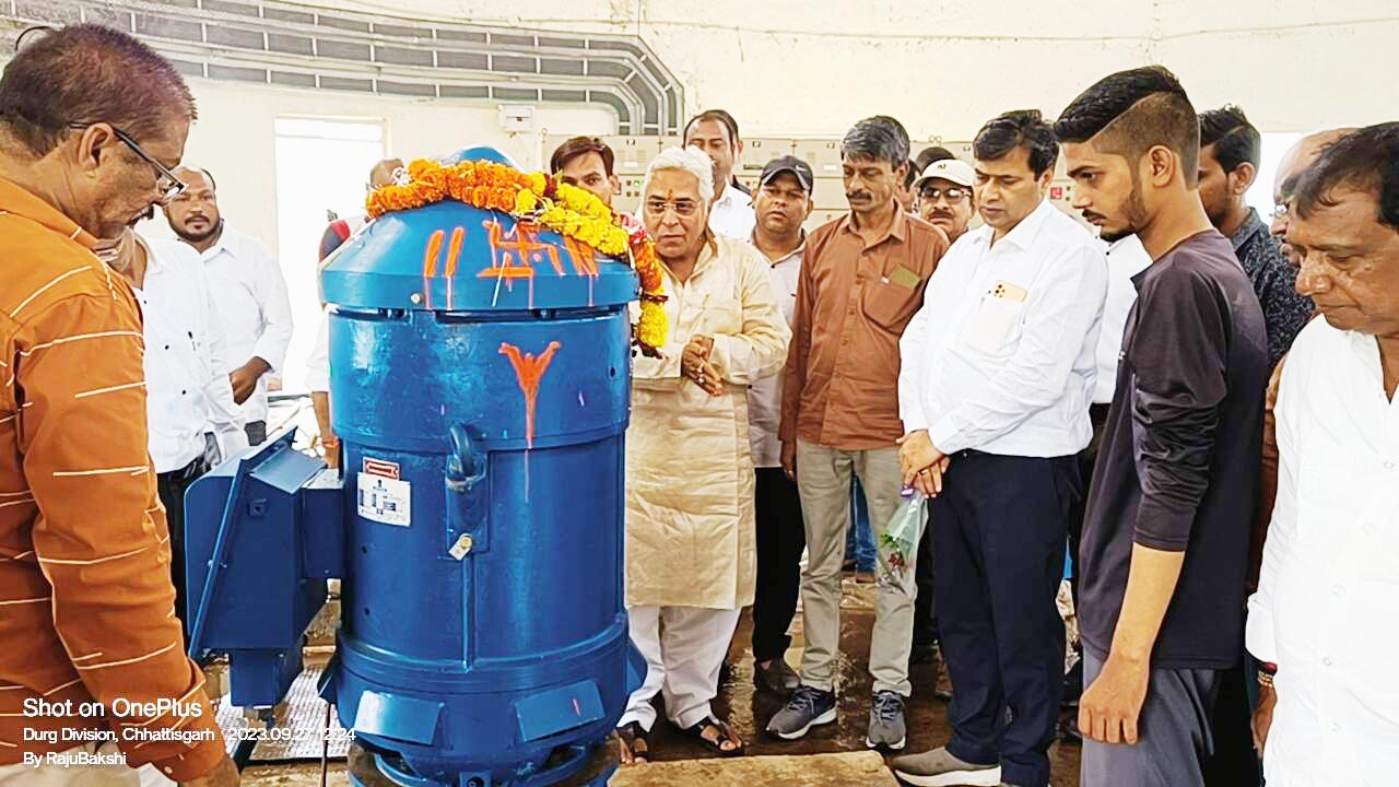 शहर में नहीं होगा जल संकट, शिवनाथ इंटकवेल में दो मोटर पंप लगे शहर में नहीं होगा जल संकट, शिवनाथ इंटकवेल में दो मोटर पंप लगे
