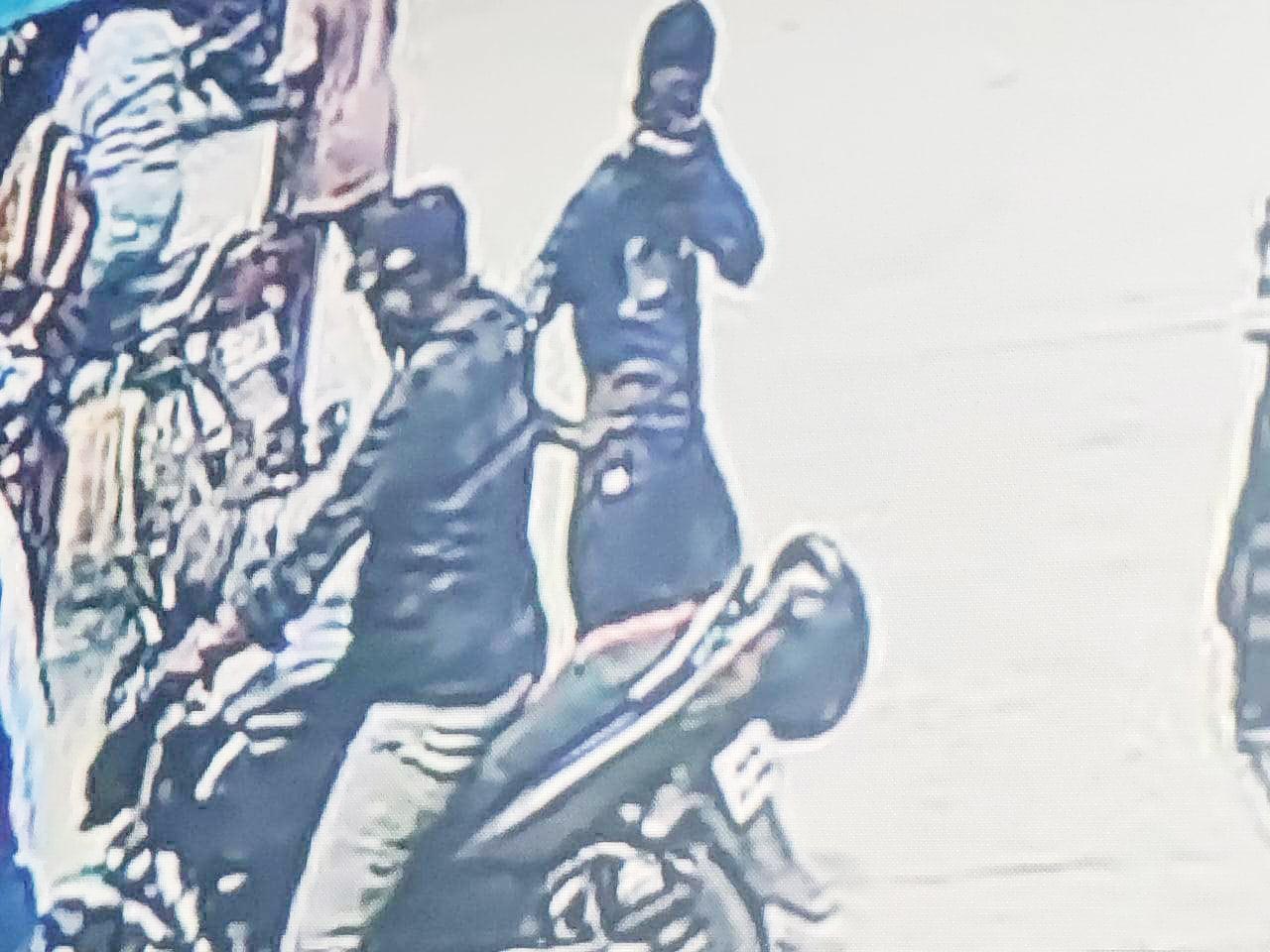 एसबीआई मेन ब्रांच के सामने  से 9 लाख की उठाईगिरी