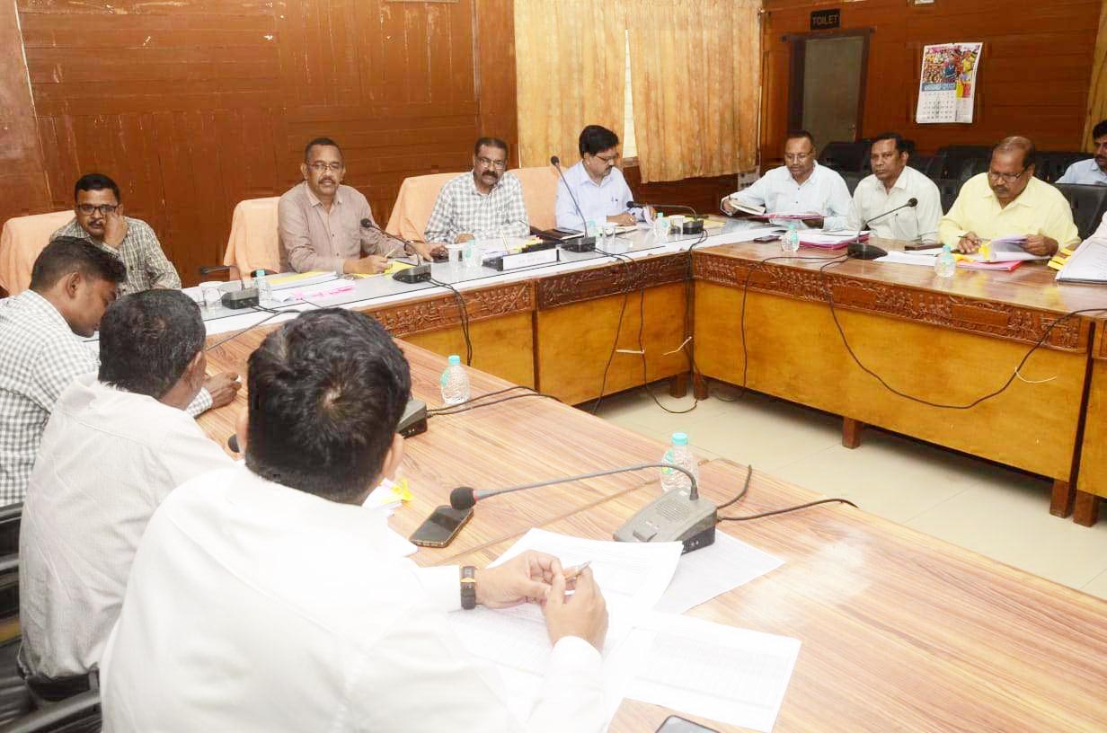 चुनाव कार्य की सहूलियत के लिए सडक़ों को किया जाए दुरुस्त 