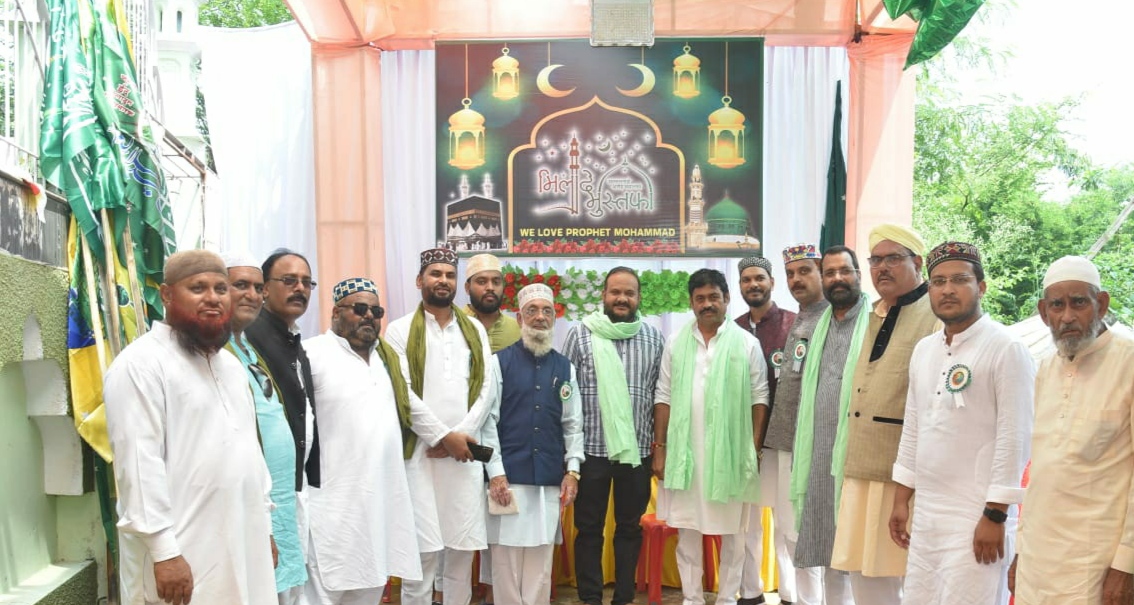 हर्षोल्लास के साथ मना जश्ने ईद मिलादुन्नबी हर्षोल्लास के साथ मना जश्ने ईद मिलादुन्नबी