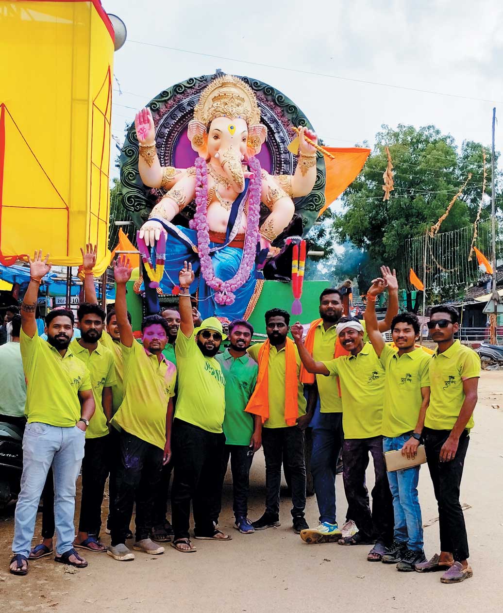 गणपति बप्पा मोरया के नारों से गूंजता रहा मैनपुर