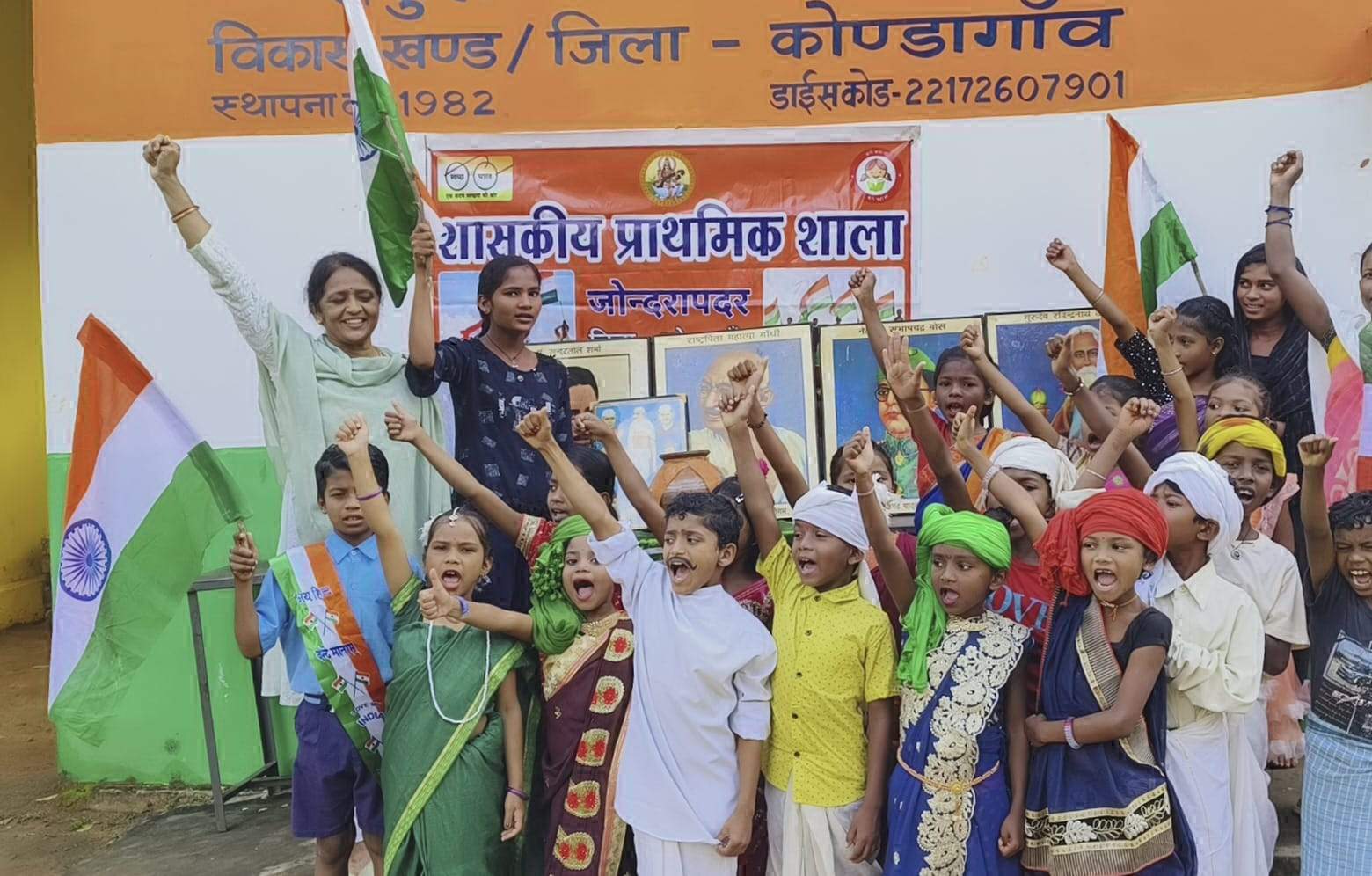 शहीदों को दी श्रद्धांजलि  देश भक्ति गीत गायन स्पर्धा 