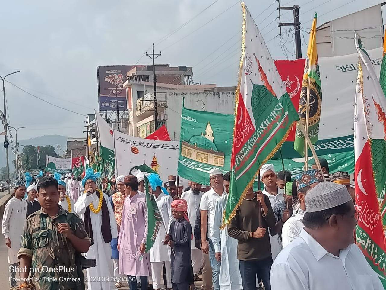 शान से निकाली जुलूसे मोहम्मदी, मुल्क में अमन-चैन की मांगी दुआ शान से निकाली जुलूसे मोहम्मदी, मुल्क में अमन-चैन की मांगी दुआ