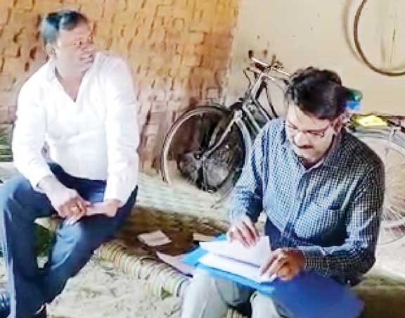 नौकरी के नाम पर रिश्वत लेते वीडियो फैला,जांच के लिए पहुंची टीम