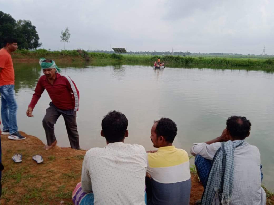 देखें VIDEO : नदी में युवक डूबा, तलाश जारी