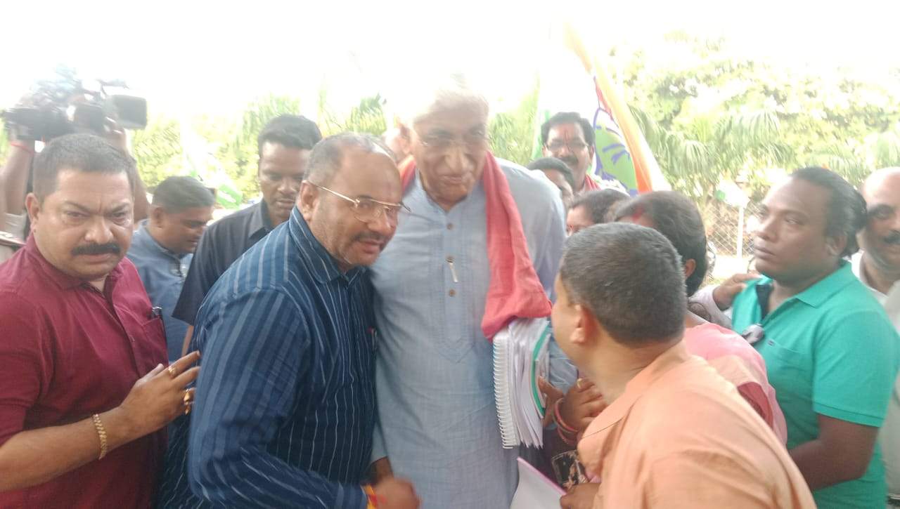 डोंगरगढ़ विस प्रभारी गुप्ता ने कांग्रेस के शीर्ष नेताओं से की मुलाकात डोंगरगढ़ विस प्रभारी गुप्ता ने कांग्रेस के शीर्ष नेताओं से की मुलाकात