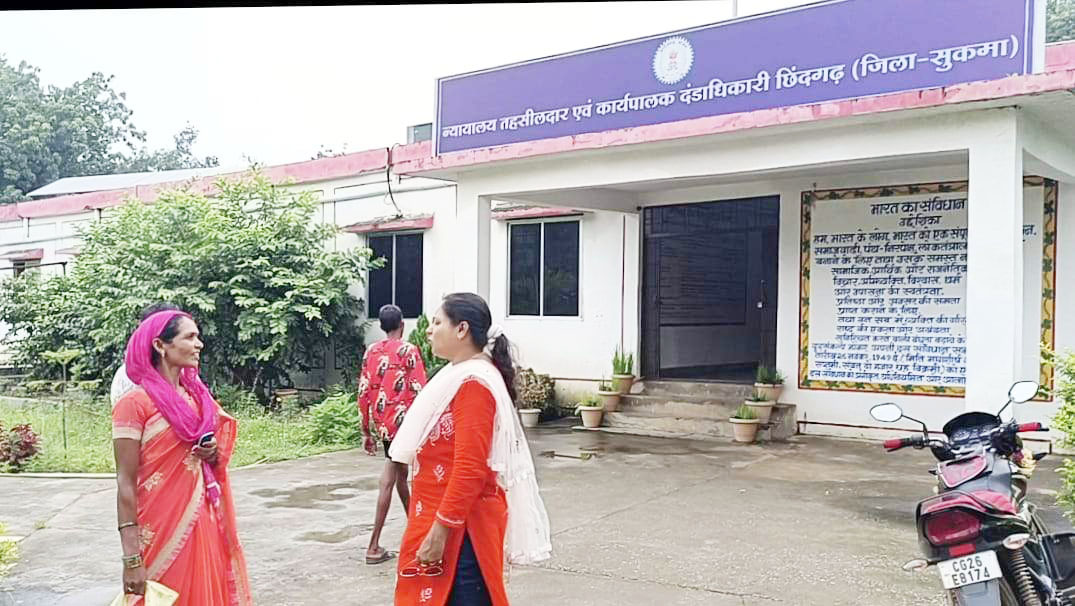 नक्सल पीडि़त से जन्मप्रमाण पत्र के लिए डेढ़ हजार की मांग