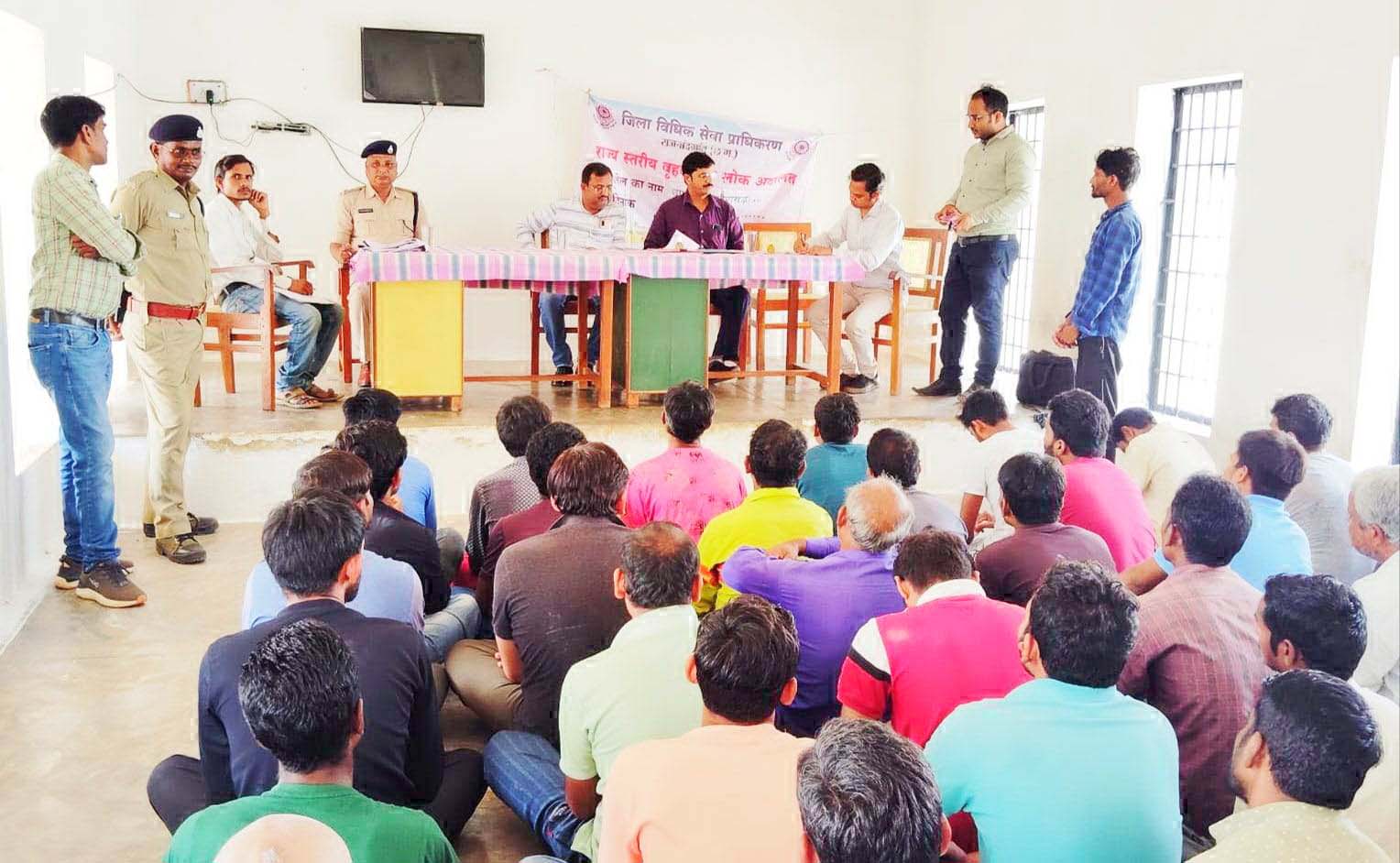 जेल में लगाई लोक अदालत,  एक मामला मौके पर निपटाया