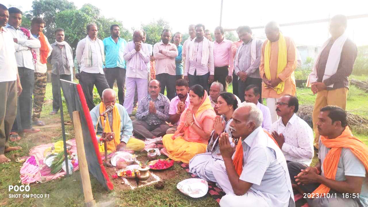 विधायक ने किया कुर्रा में देवांगन समाज भवन का भूमिपूजन